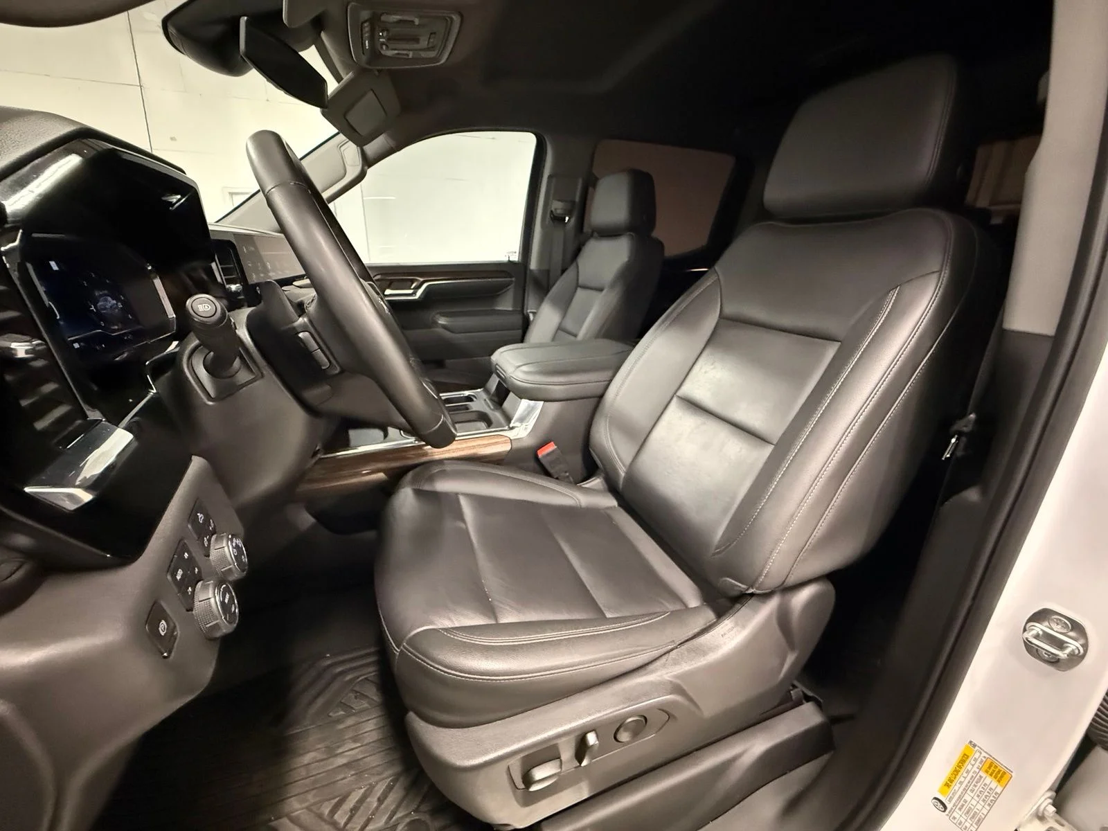 Used 2024 White Chevrolet LT image 19