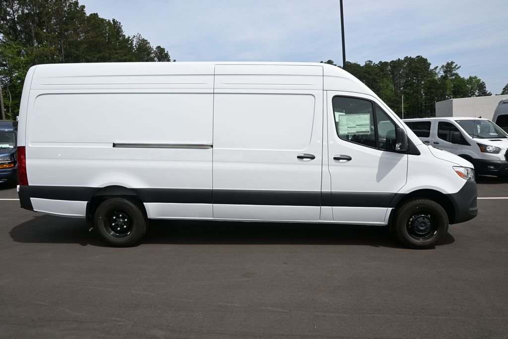 New 2026 Arctic White Mercedes-Benz Cargo 170 WB image 24