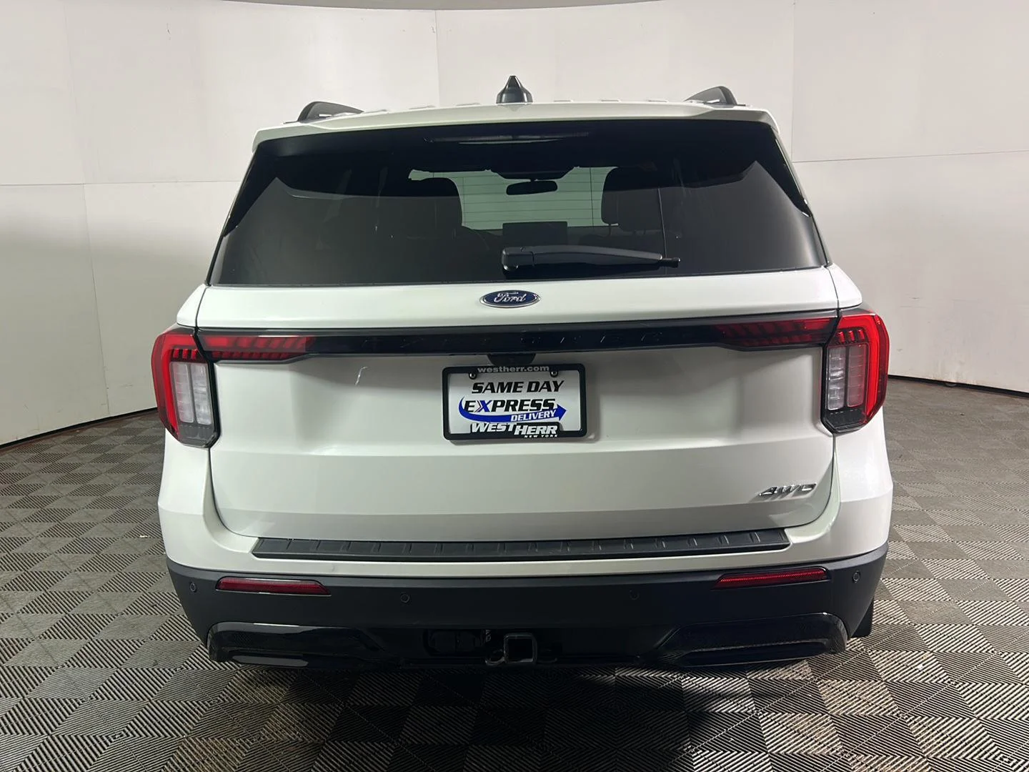Used 2025 Star White Metallic Tri-Coat Ford ST-Line image 7