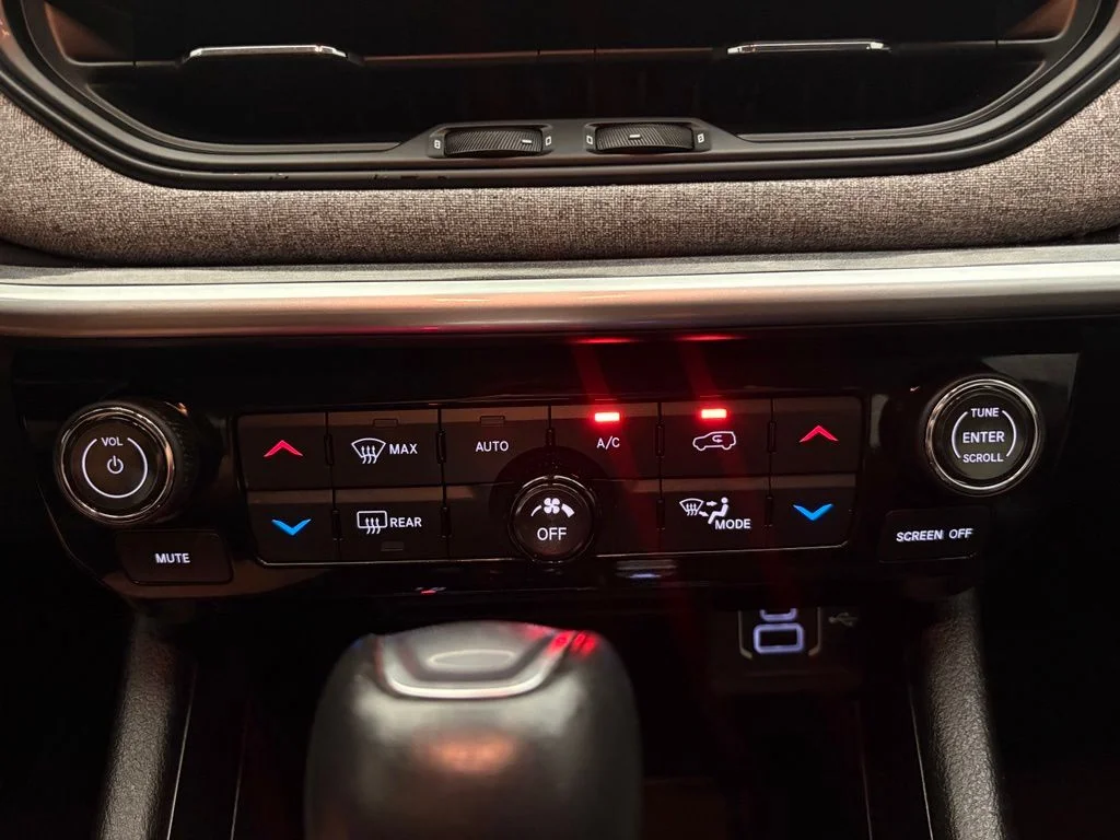 Used 2022 Gray Jeep Latitude image 11