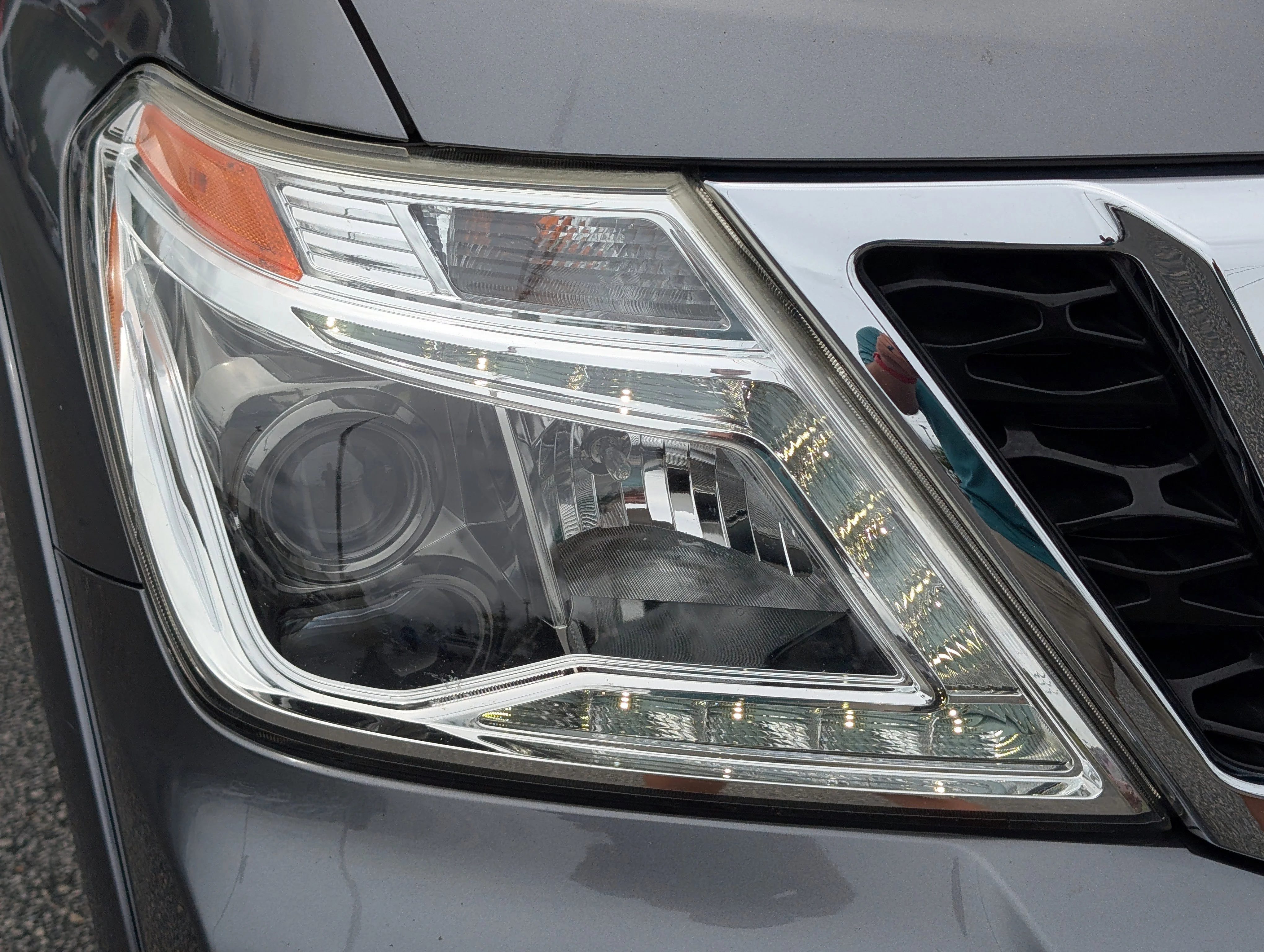 Used 2018 Gun Metallic Nissan Platinum image 5