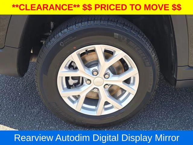 Used 2023  Jeep Limited image 32