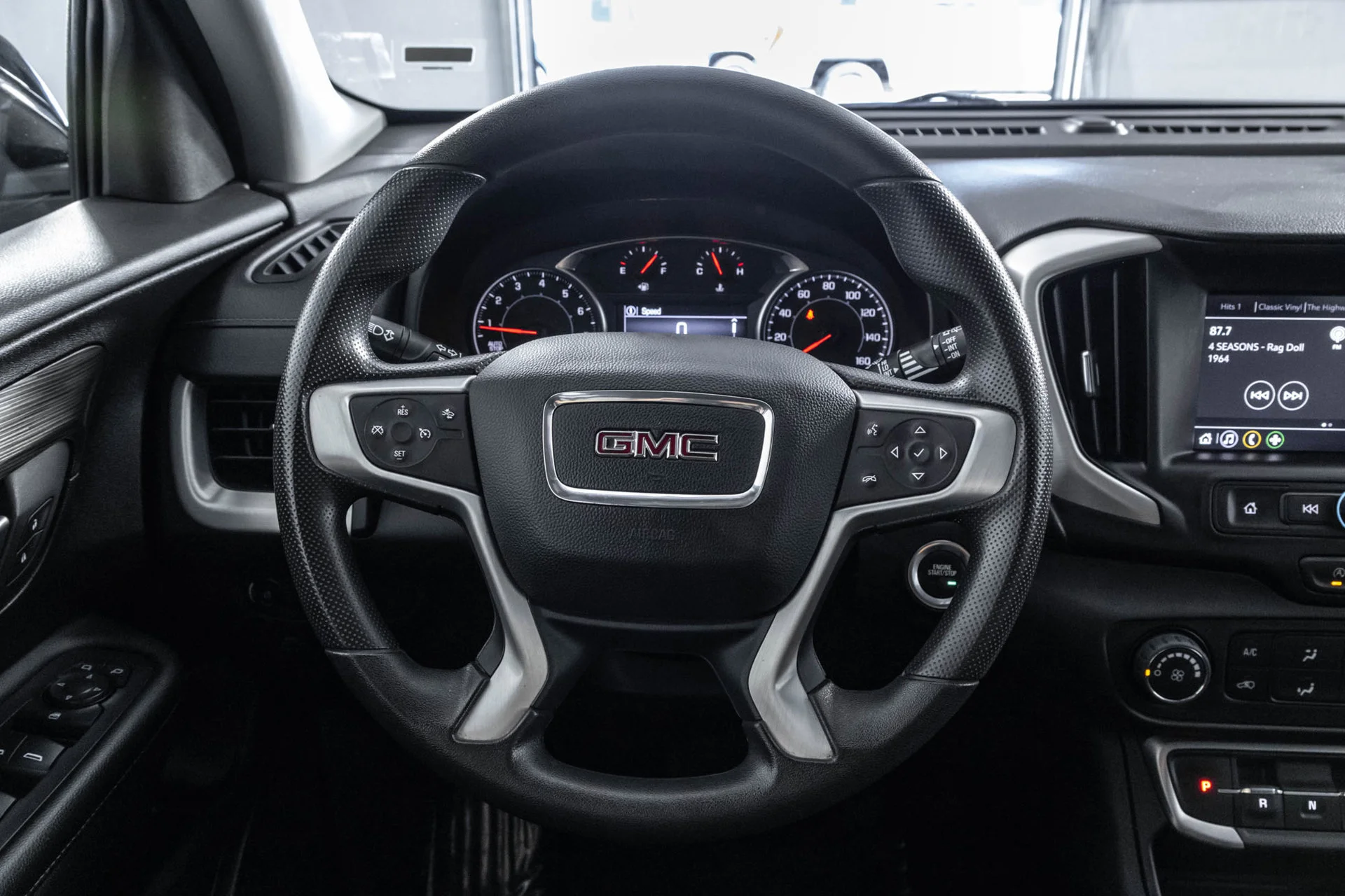Used 2024 Ebony Twilight Metallic GMC SLE image 27