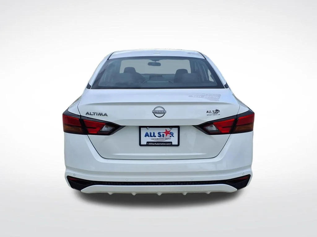 Used 2025 White Nissan 2.5 SV image 7