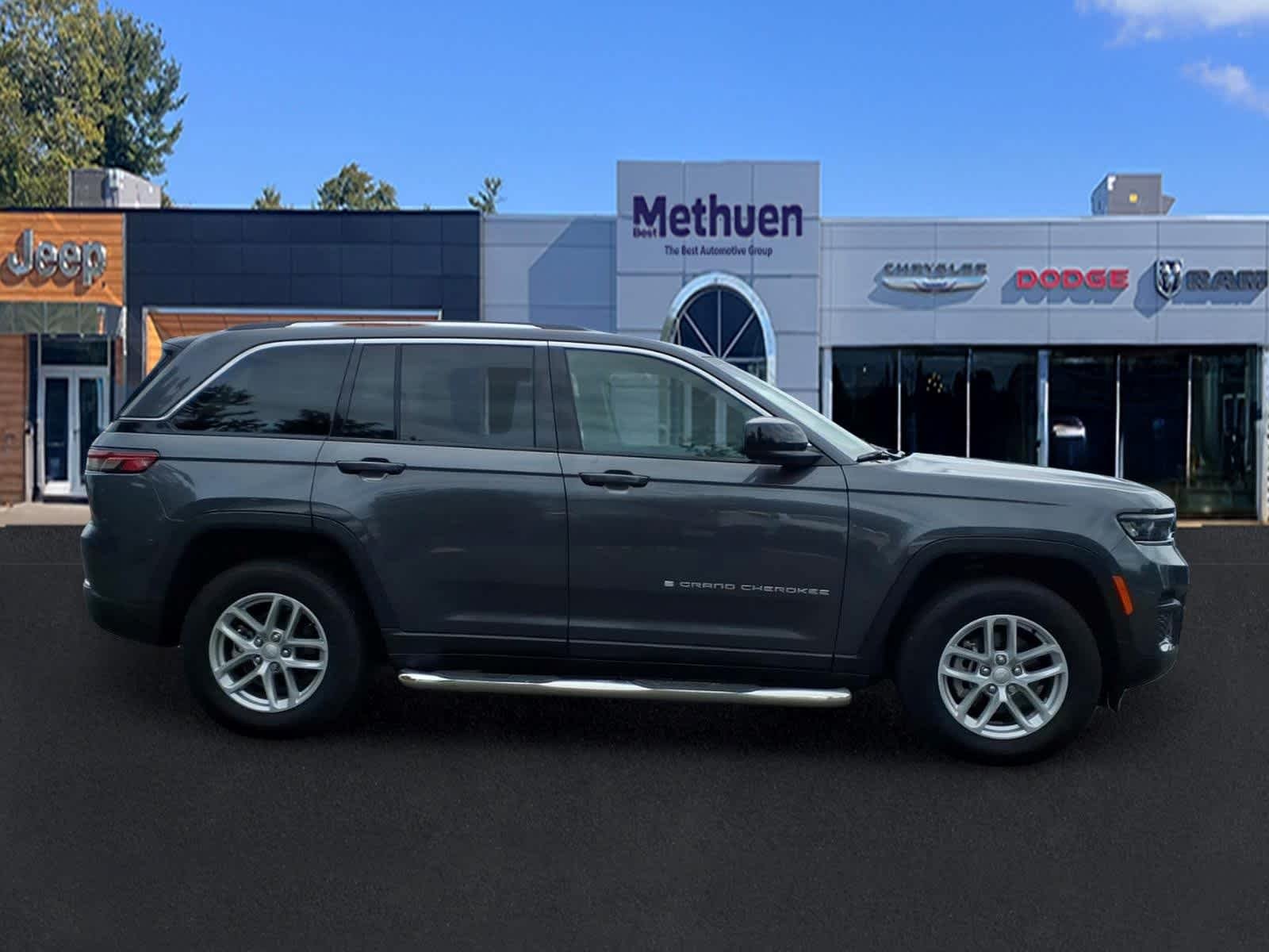 Used 2023 Baltic Gray Metallic Clearcoat Jeep Laredo X image 3