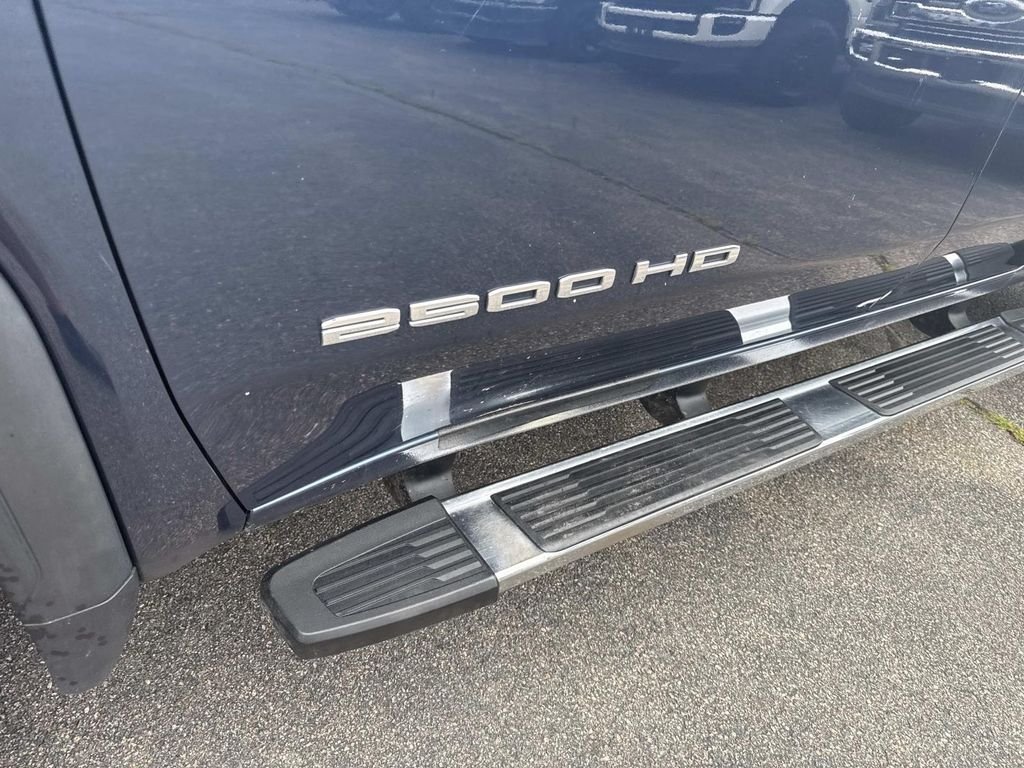 Used 2020 Blue GMC SLE image 11