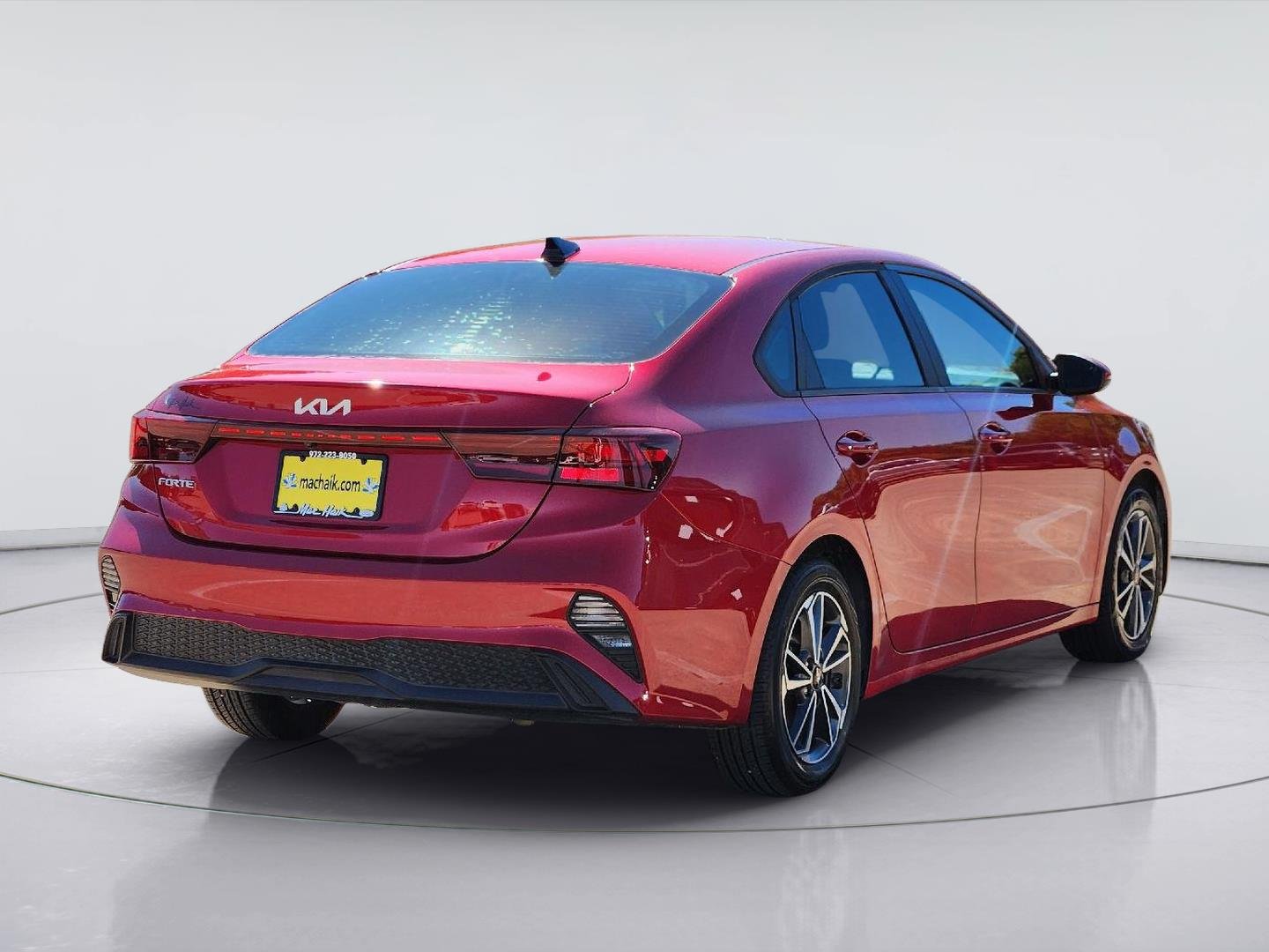 Used 2022 Currant Red Kia LXS image 6