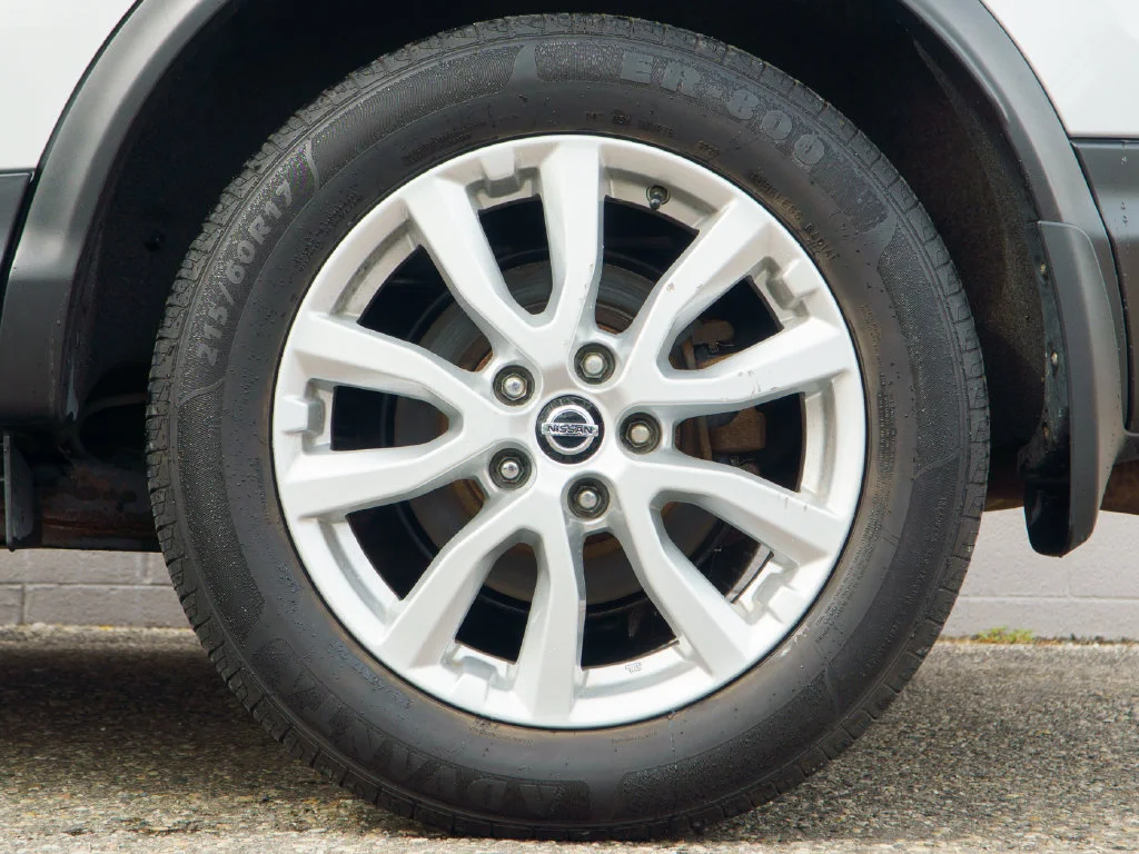 Used 2020 Brilliant Silver Metallic Nissan SV image 13