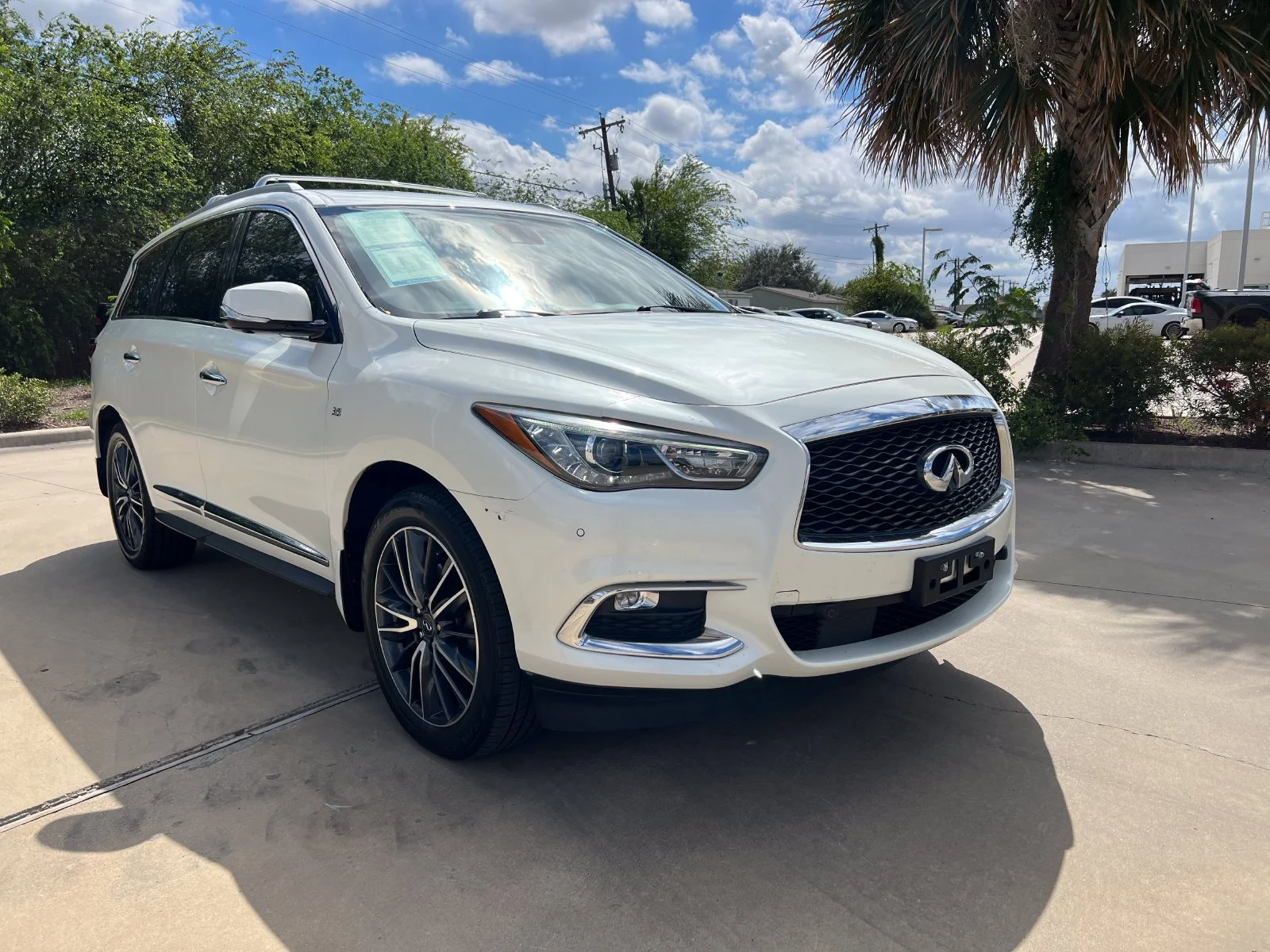 Used 2020 White INFINITI LUXE image 8
