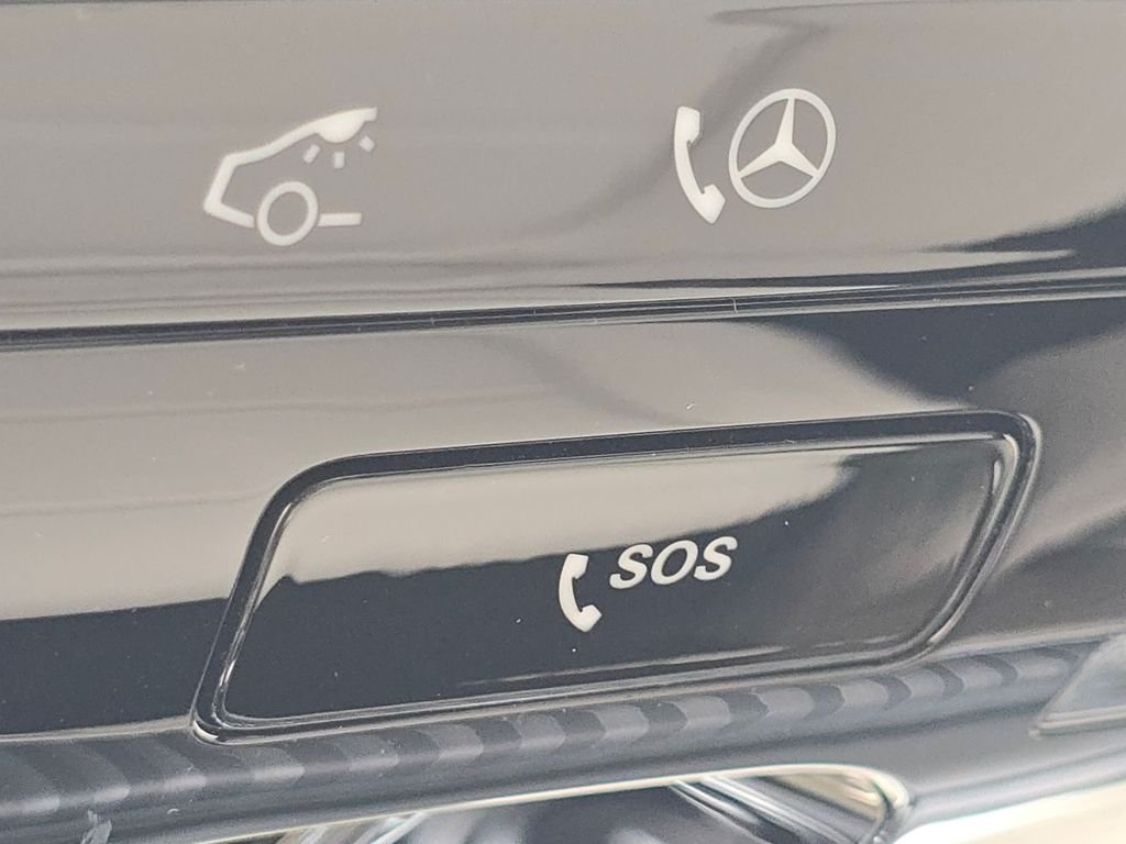 New 2027 Polar White Mercedes-Benz GLC 300 image 9