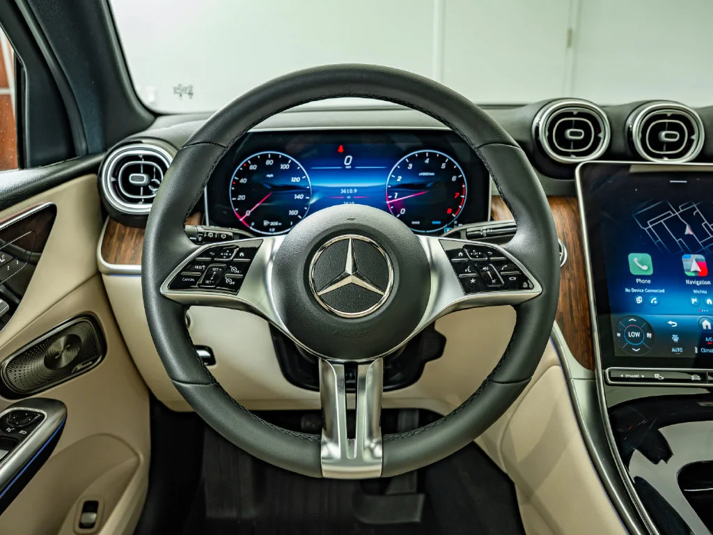 Used 2026 Polar White Mercedes-Benz GLC 300 image 24