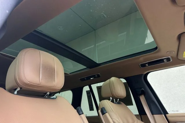Used 2024 White Land Rover SE image 16