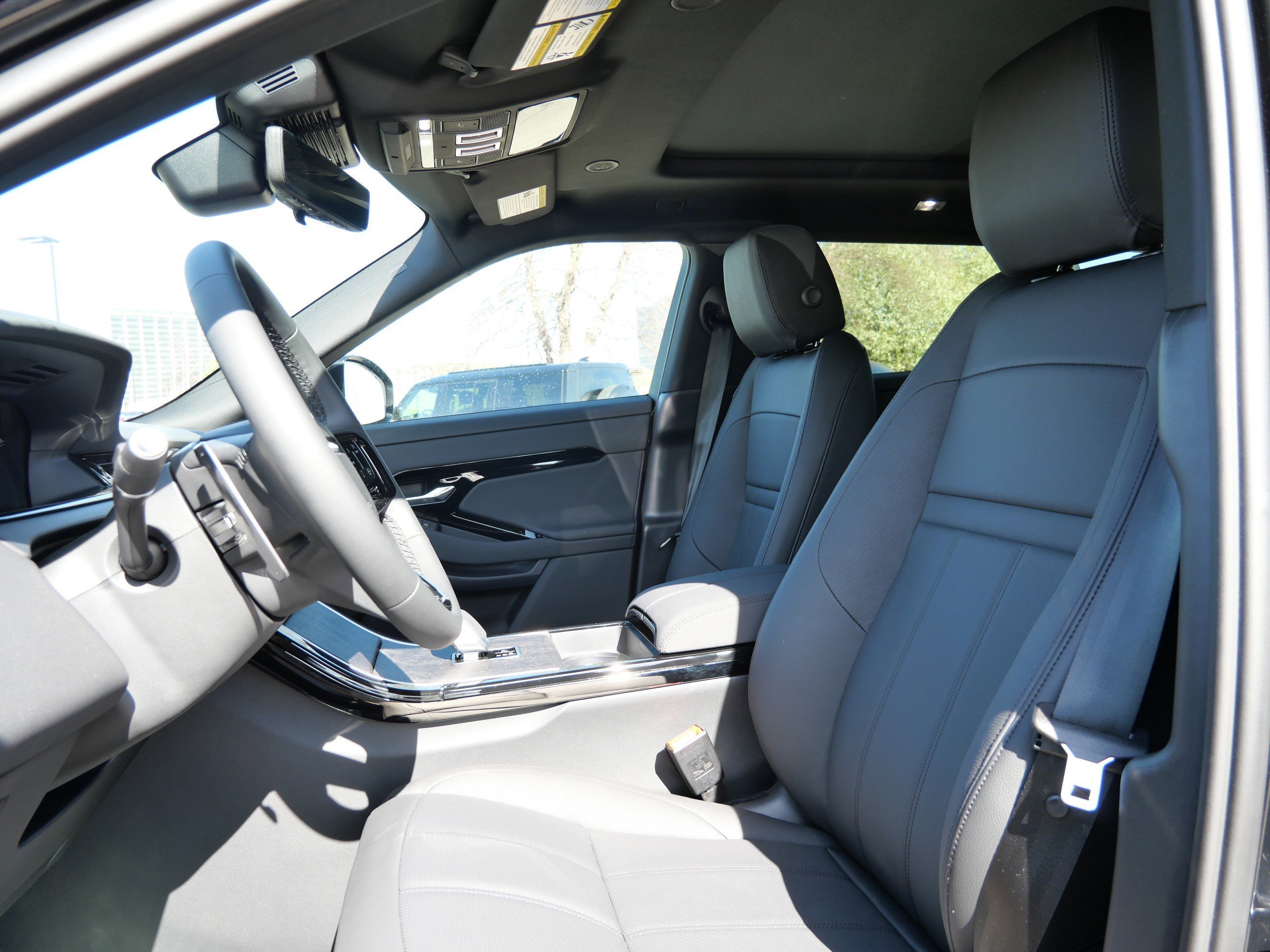 New 2026 Santorini Black LAND ROVER S image 3