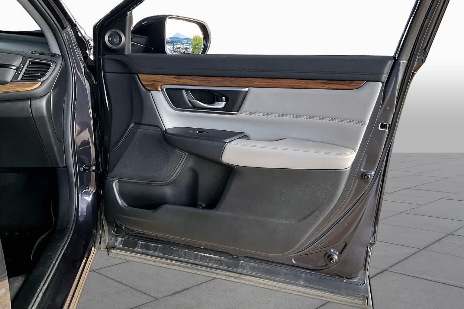 Used 2018 Gunmetal Metallic Honda EX-L image 23