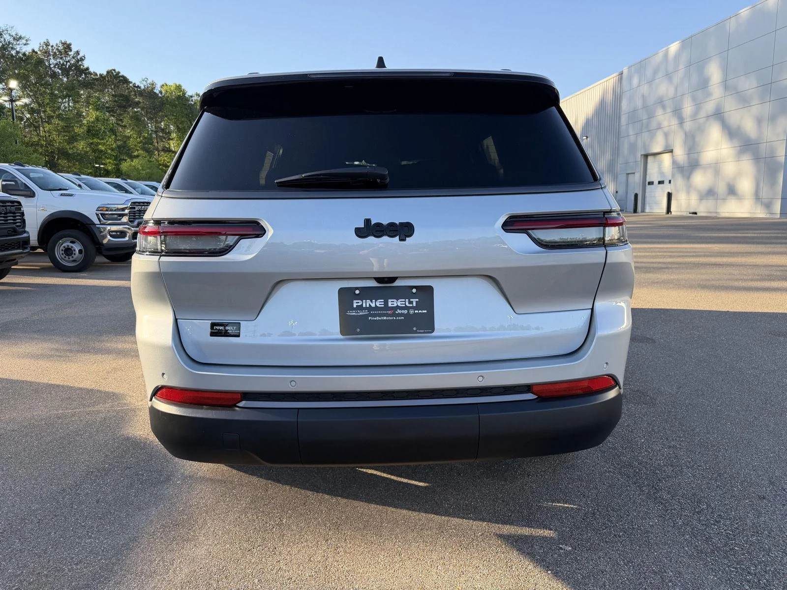New 2026 Silver Zynith Exterior Paint Jeep Limited image 5