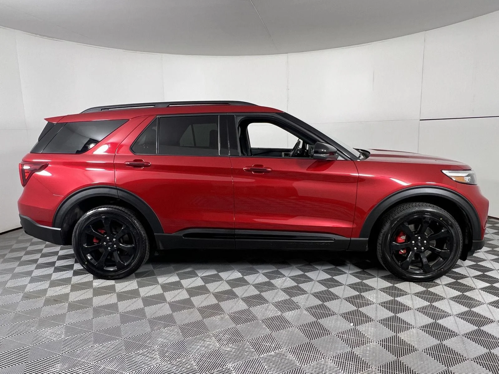 Used 2023 Rapid Red Metallic Tinted Clearcoat Ford ST image 12