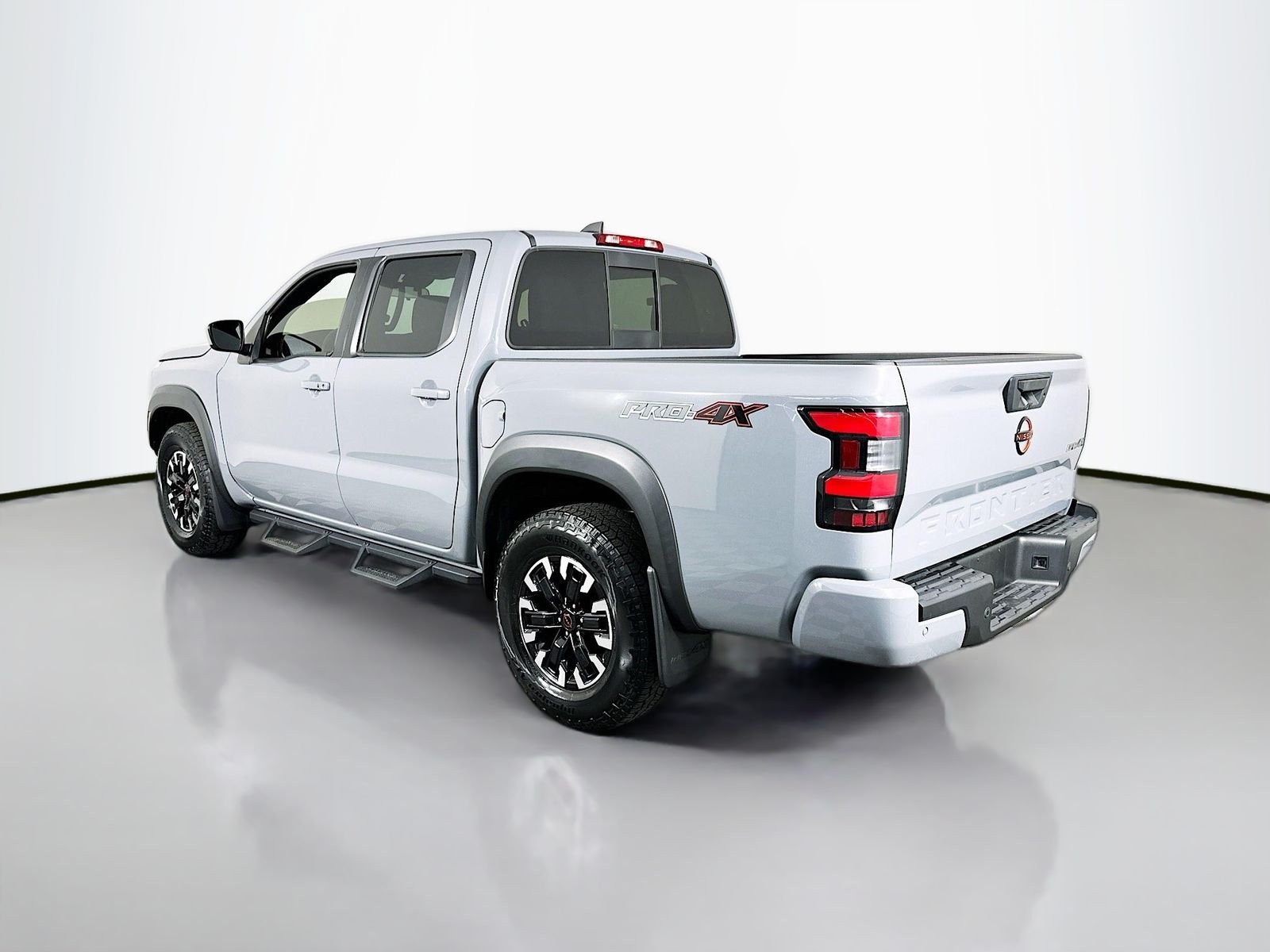 Used 2022 Boulder Gray Pearl Nissan PRO-4X image 5