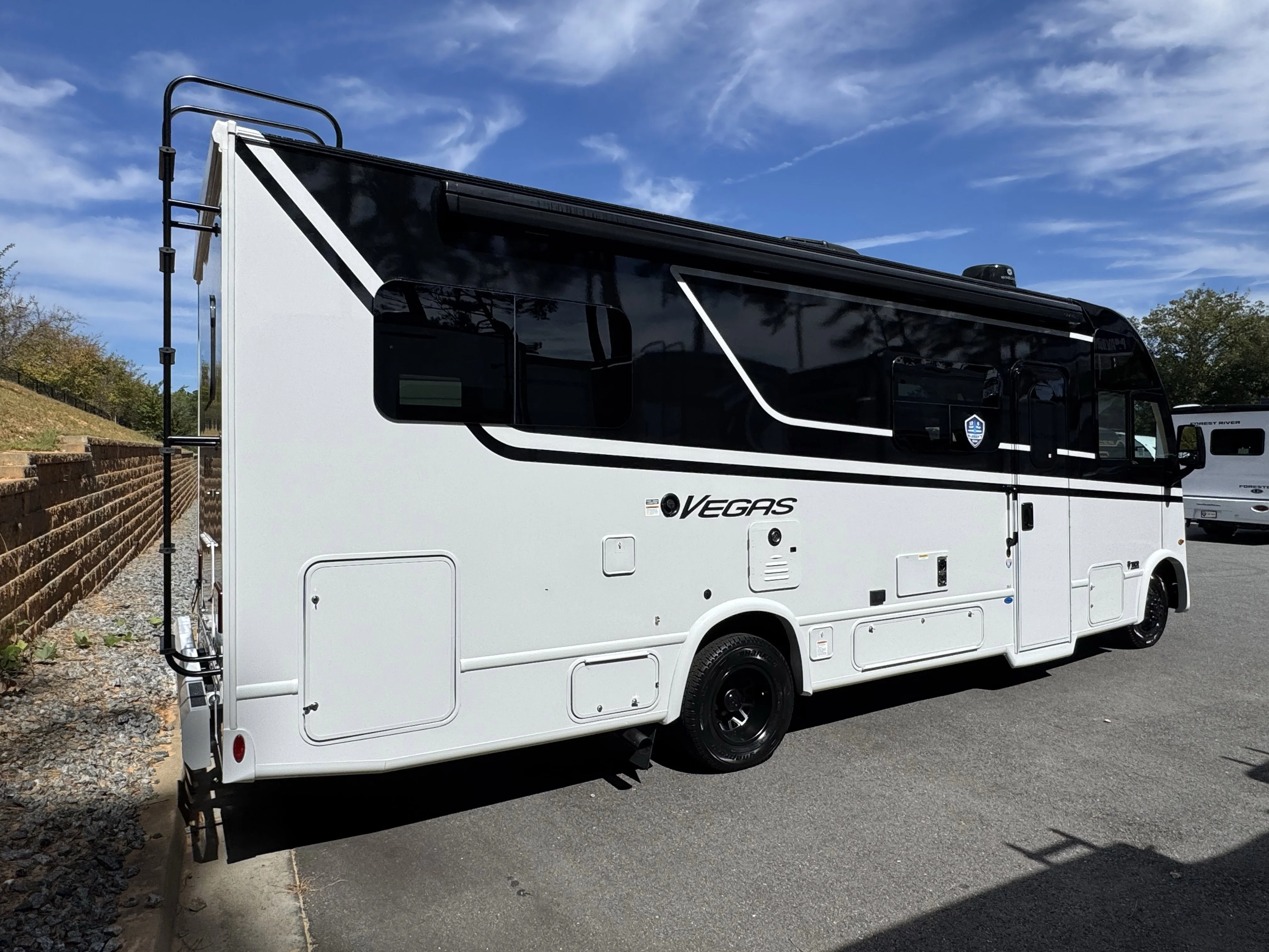 New 2026  Thor Motor Coach  image 5