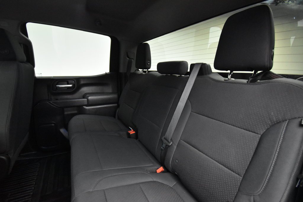 Used 2019 White GMC Base image 16