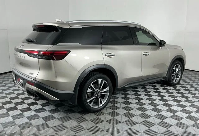 Certified Used 2023 Titanium INFINITI LUXE image 7