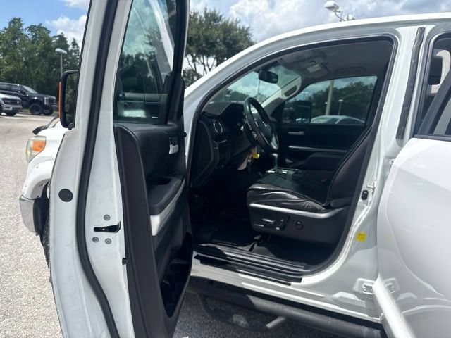 Used 2014 Super White Toyota SR5 Crew Cab Pickup image 11