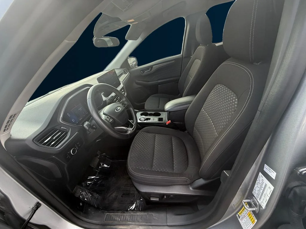 Used 2023 Silver Ford Active image 10