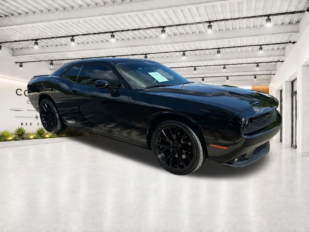 2015 Dodge Challenger R/T Plus's photo