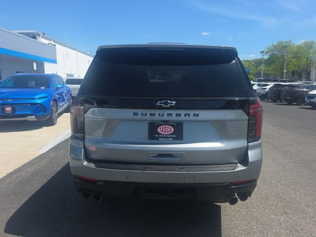 Used 2025 Gray Chevrolet Z71 image 3