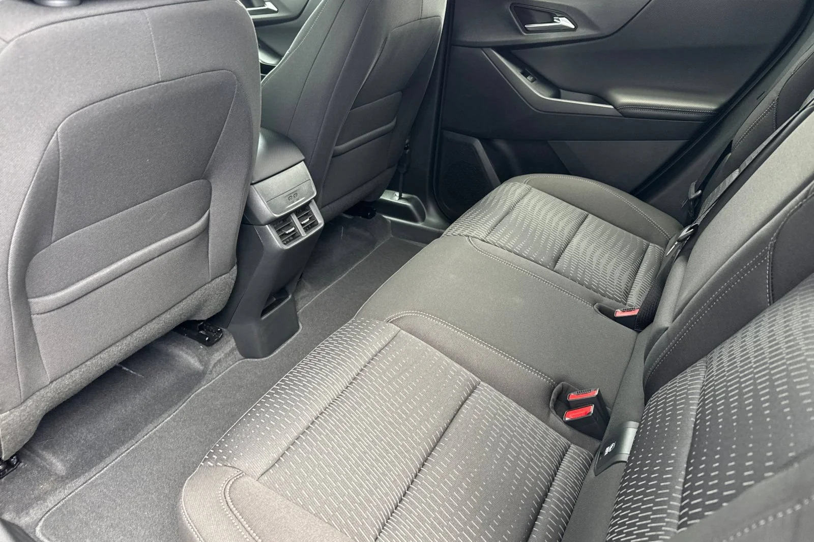 2027 Chevrolet Equinox LT - Photo 11