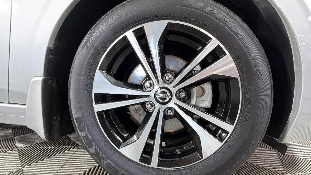 Used 2022 Silver Nissan SV Xtronic CVT image 35