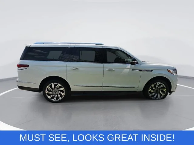 Used 2022 White Lincoln Reserve image 2
