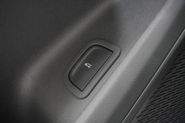 2027 Chevrolet Traverse Z71 - Photo 16