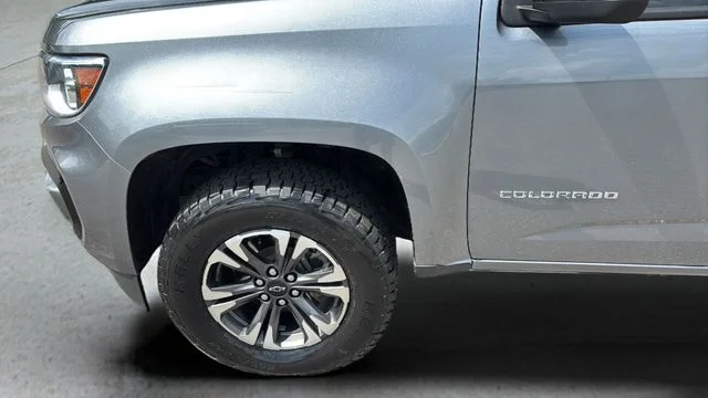 Used 2022 Gray Chevrolet Z71 image 36