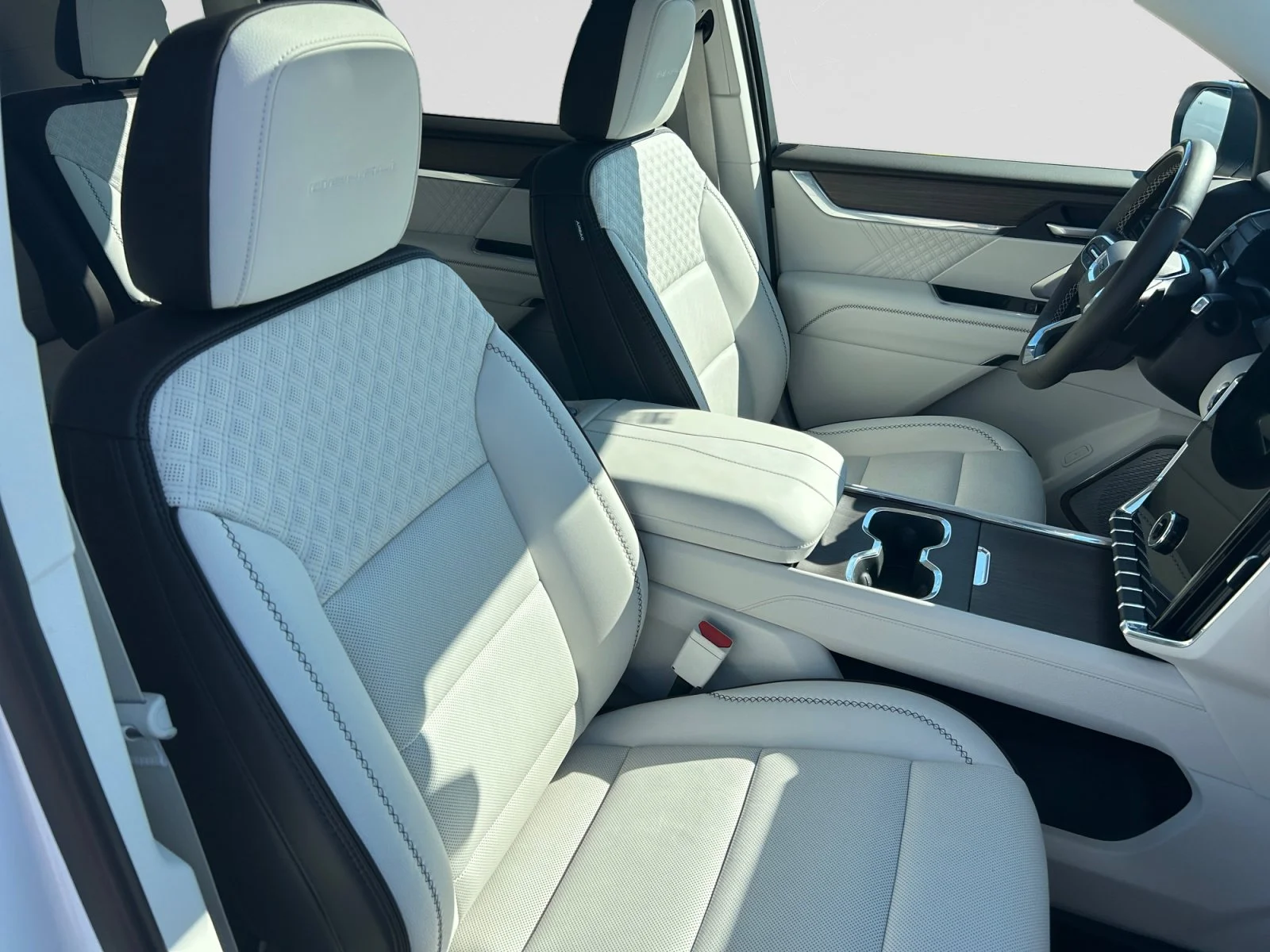 Used 2025 Summit White GMC Denali AWD Leather Sunroof Navigation image 12