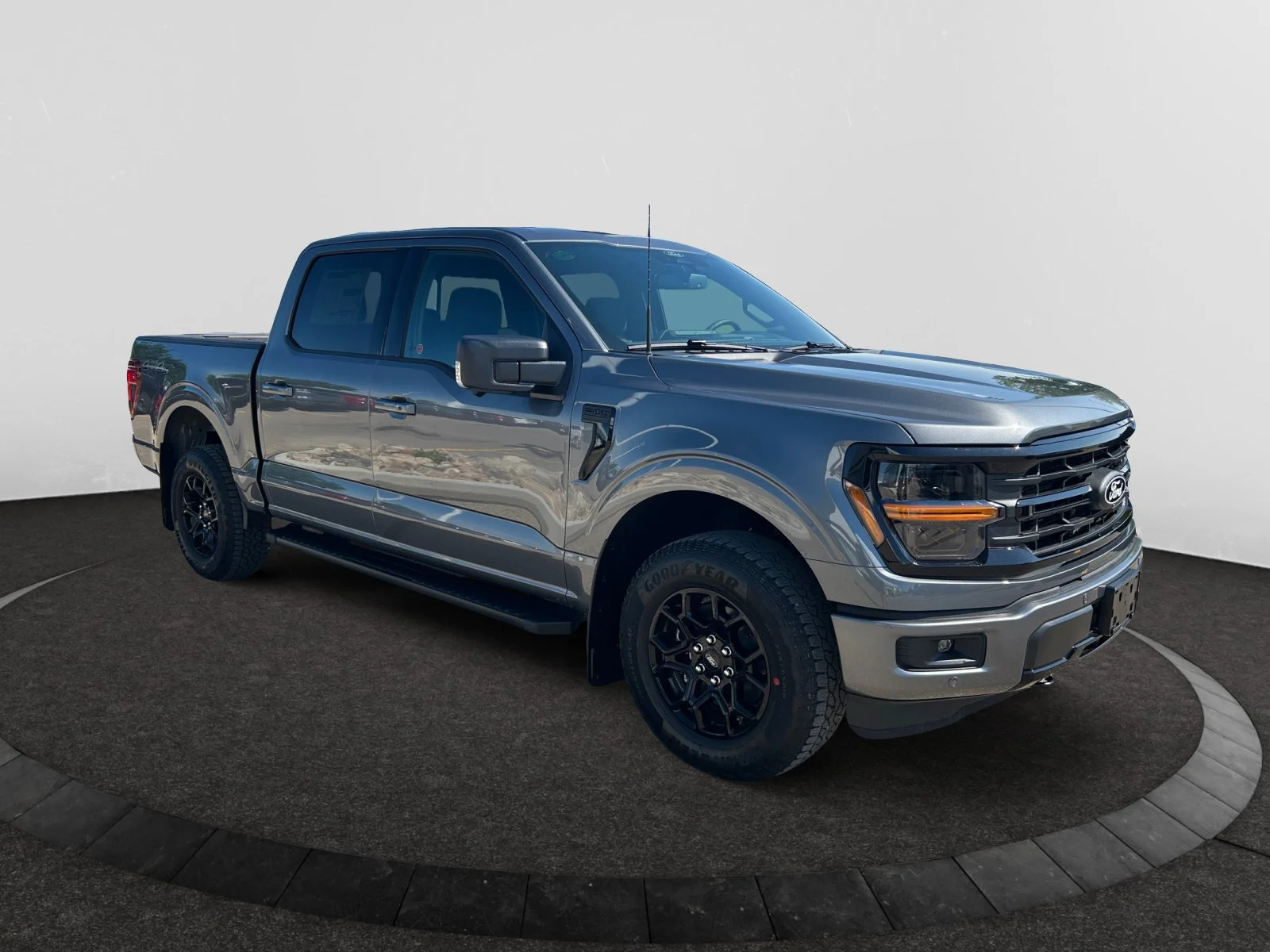 New 2026 Carbonized Grey Metallic Ford XLT image 7