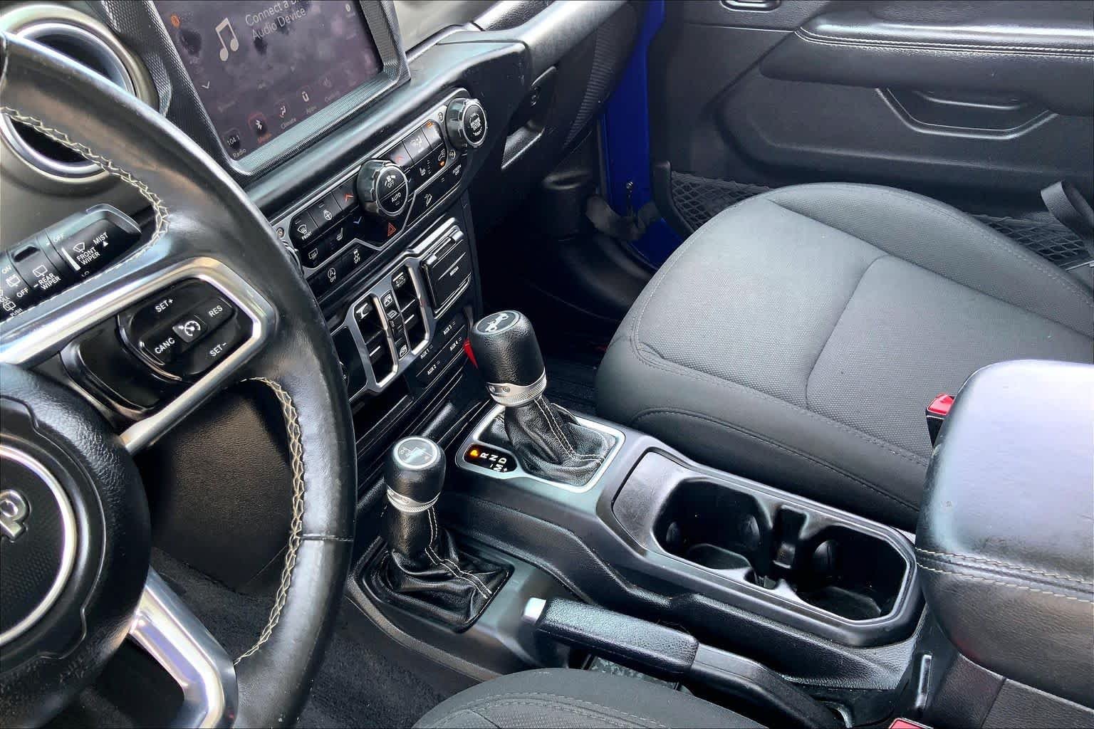 Used 2018 Ocean Blue Metallic Clearcoat Jeep Sahara image 16