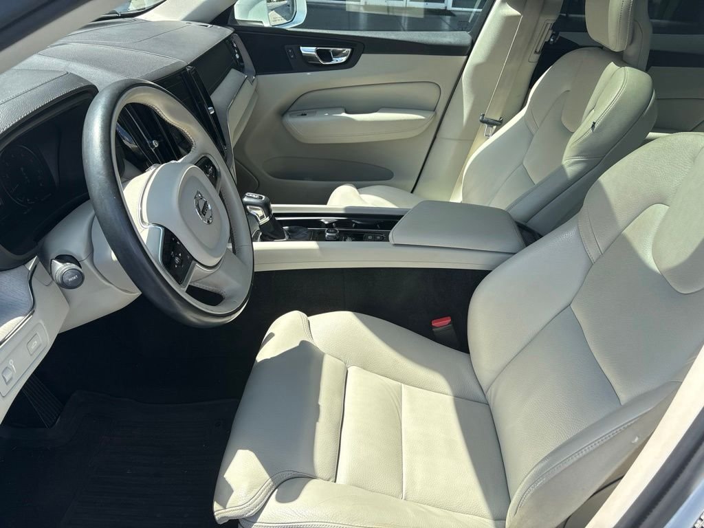 Used 2018  Volvo T6 Inscription image 4