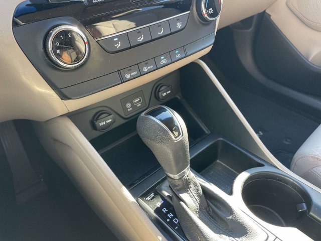 Used 2017 Ruby Hyundai Eco image 30