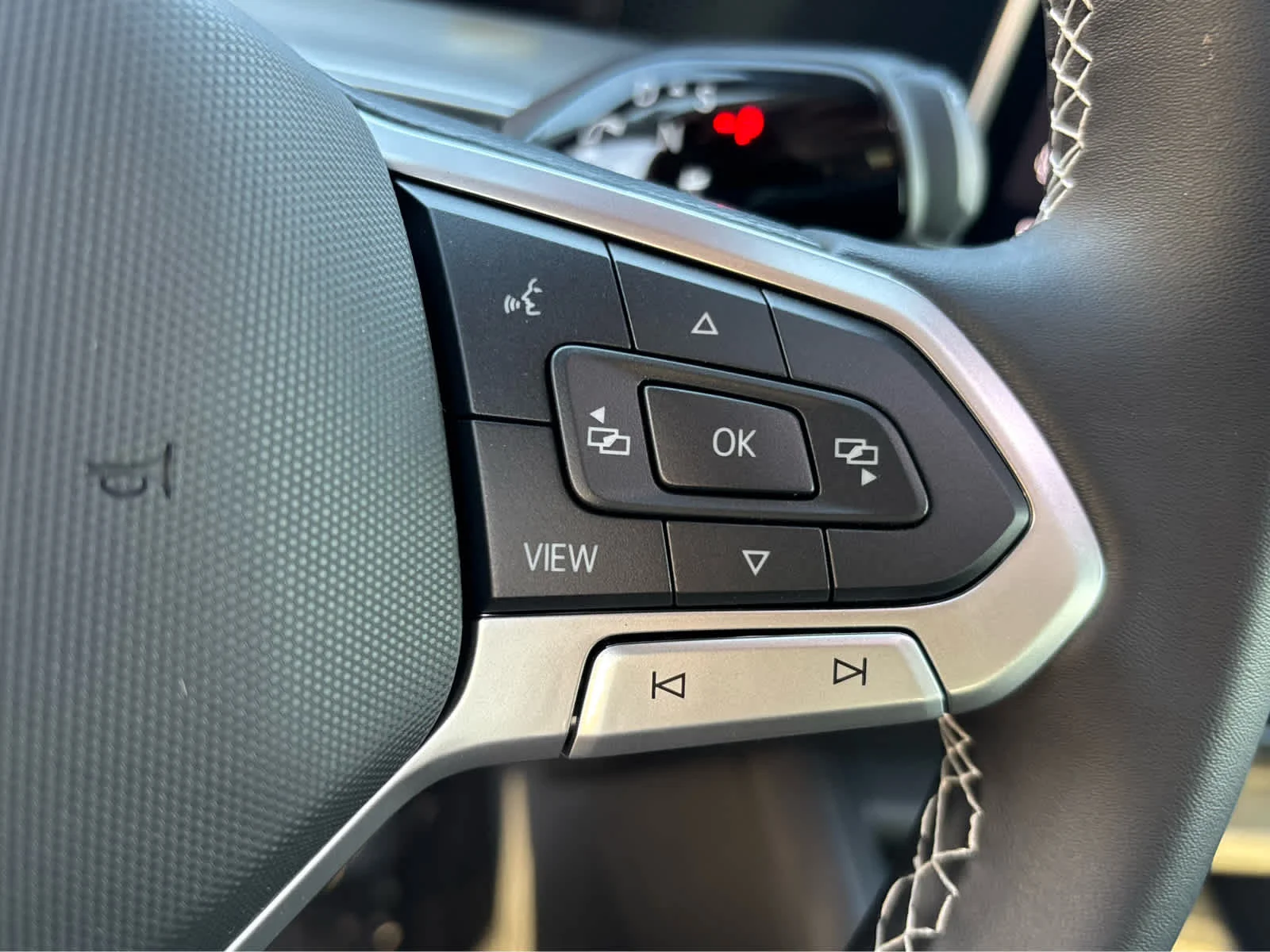 New 2026 PLATINUM GRAY Volkswagen SE image 12
