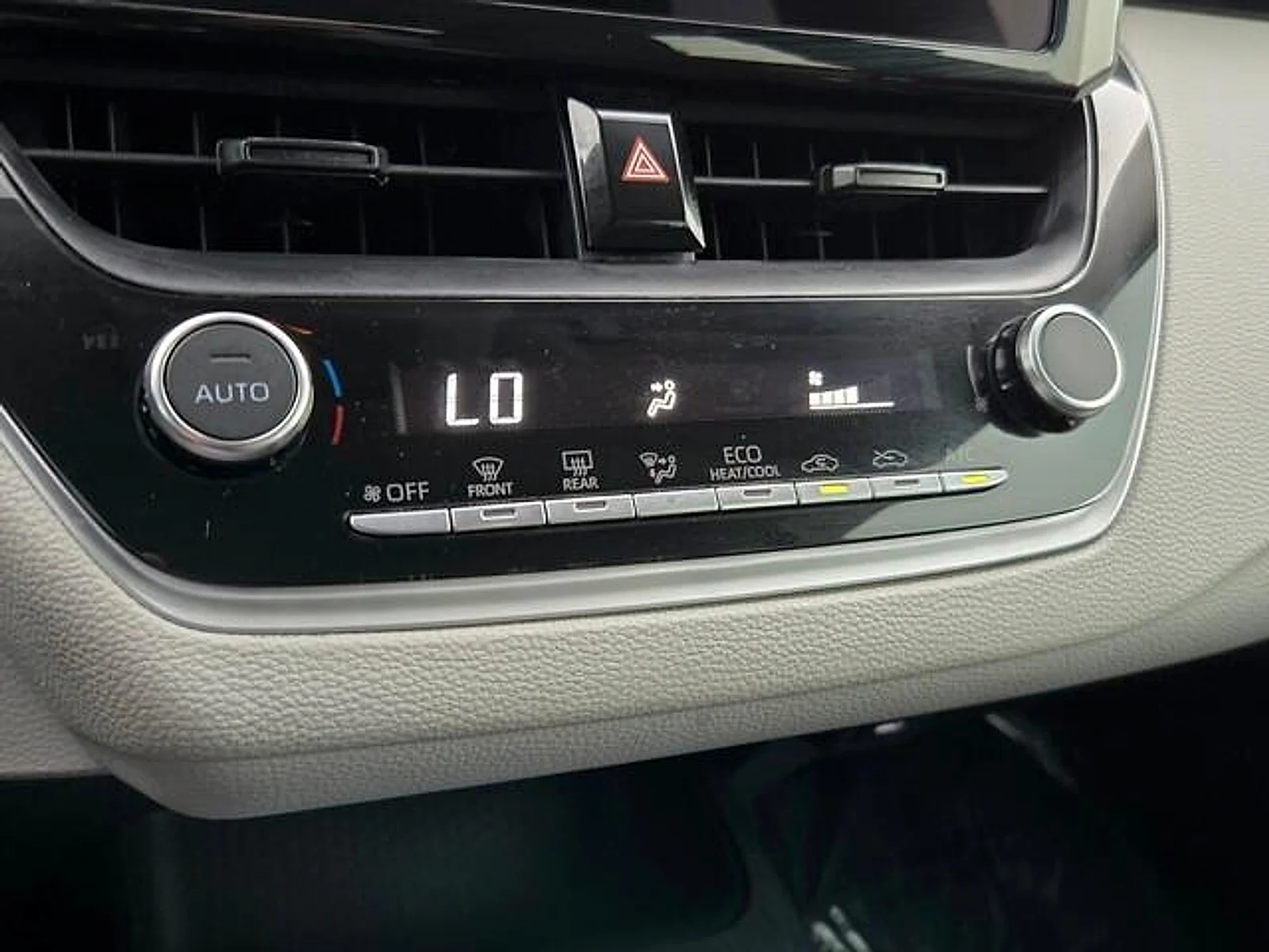 Used 2024  Toyota LE image 17