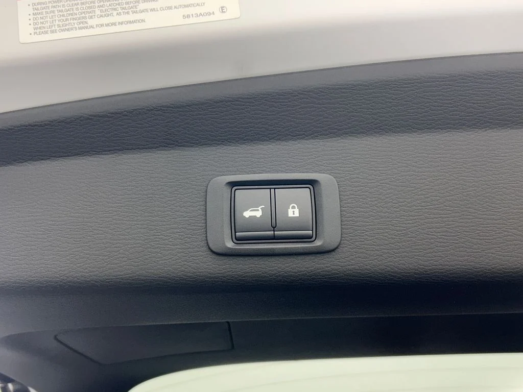 New 2026 Diamond White Mitsubishi SE image 45