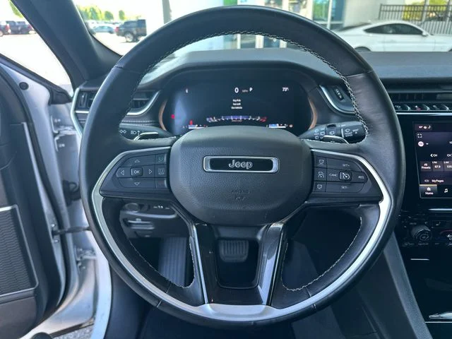 Used 2022 White Jeep Altitude image 15