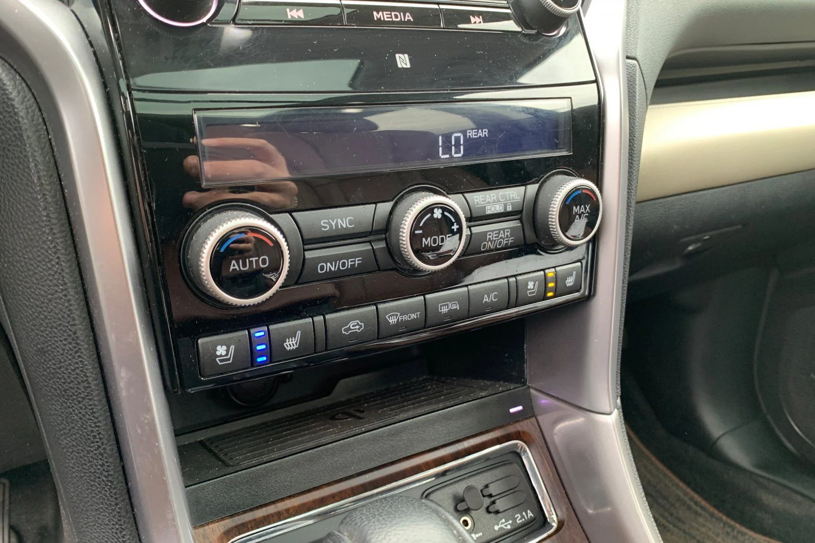 Used 2022 White Subaru Touring image 27