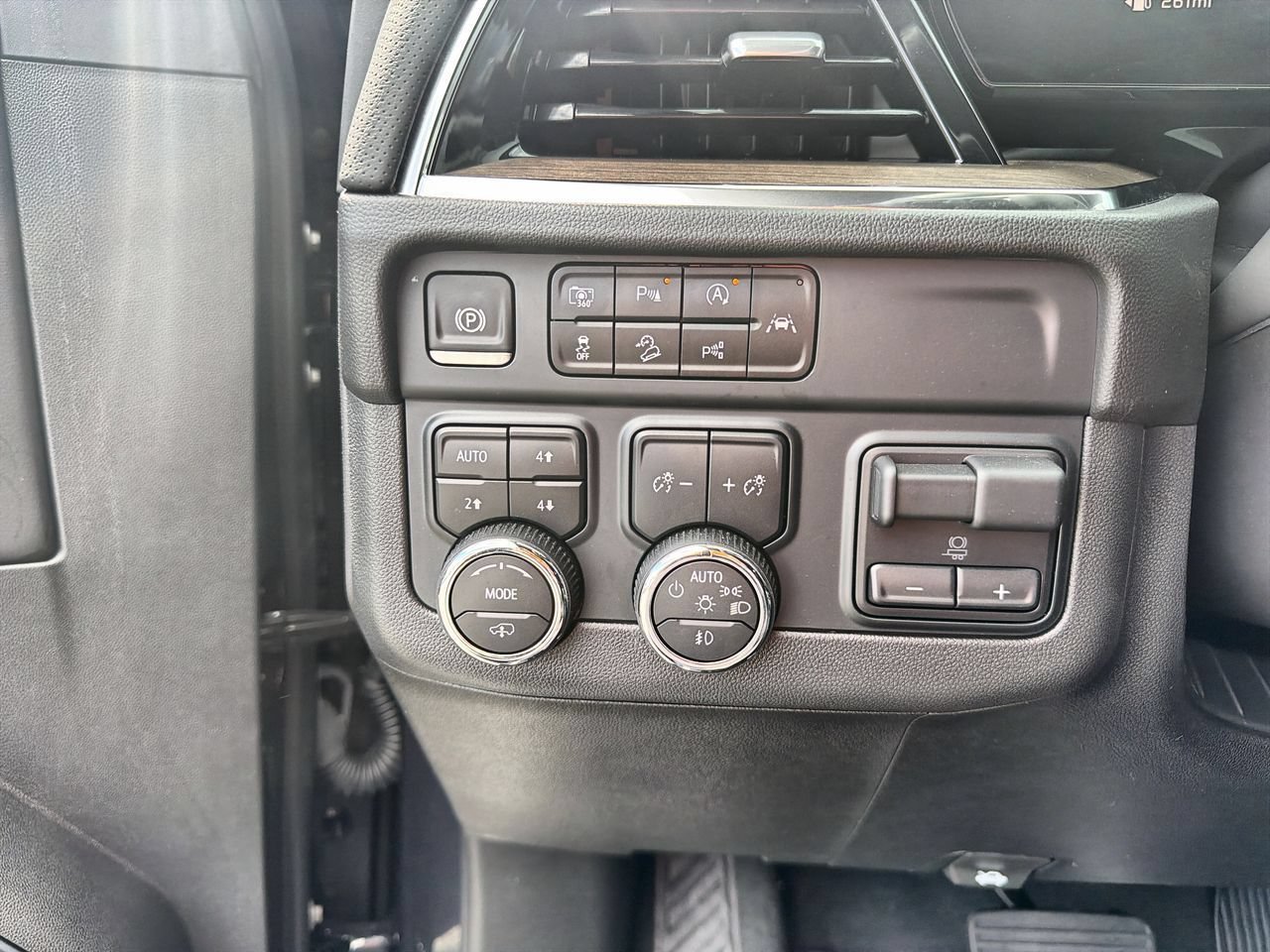 Used 2025 Dark Ash Metallic Chevrolet High Country image 15