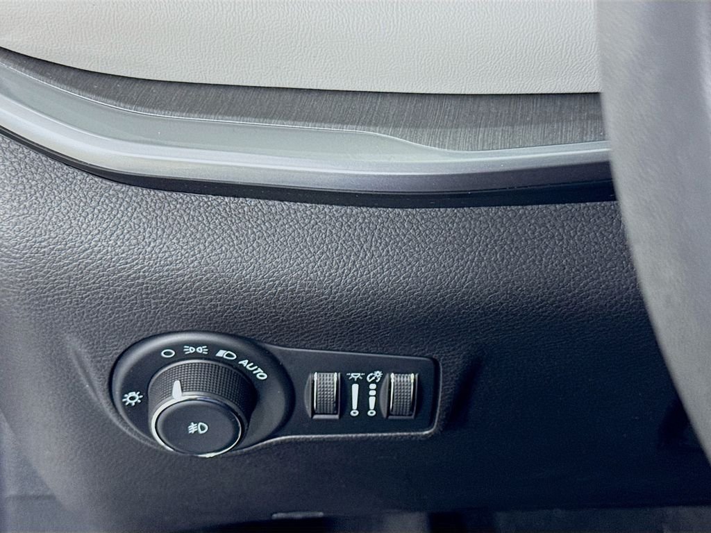2025 Jeep Compass Limited - Photo 11