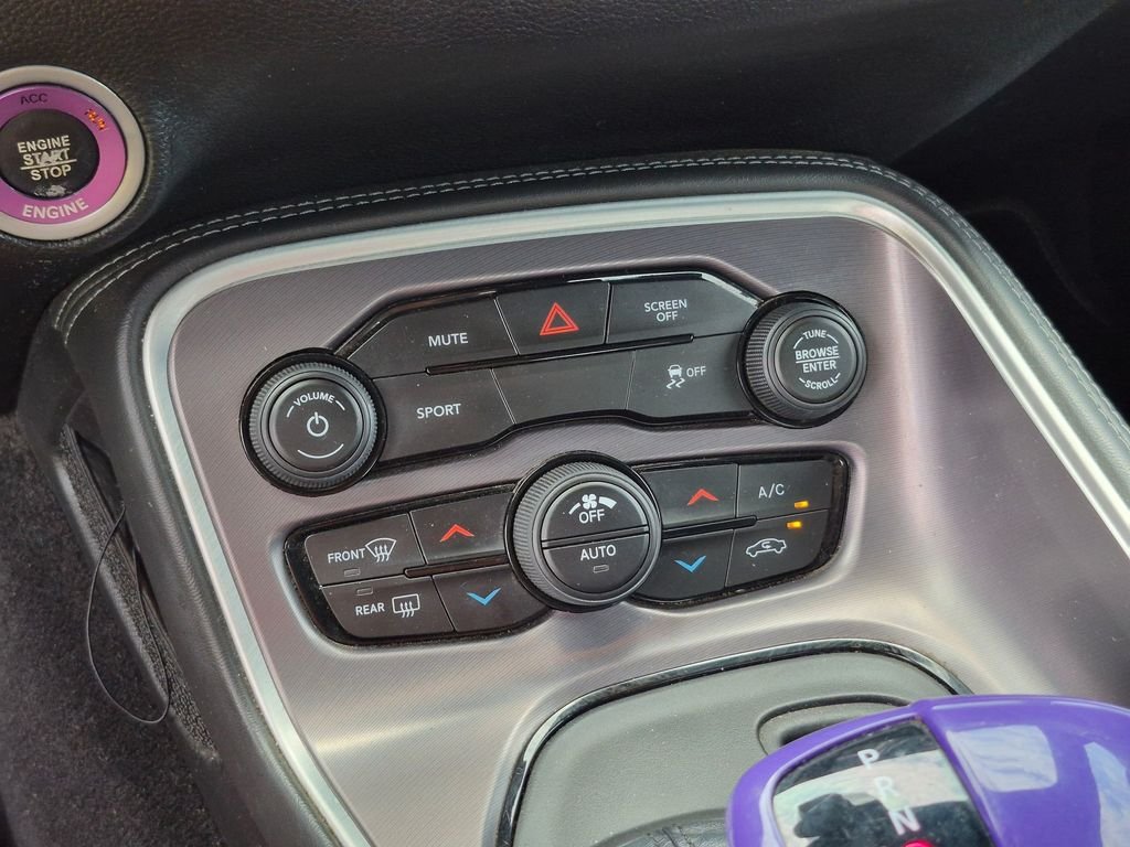 Used 2019 Black Dodge SXT image 17