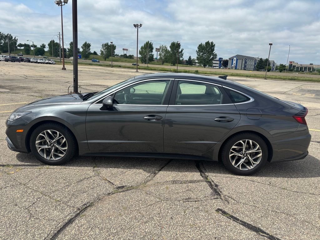 Used 2023 Gray Hyundai SEL image 4