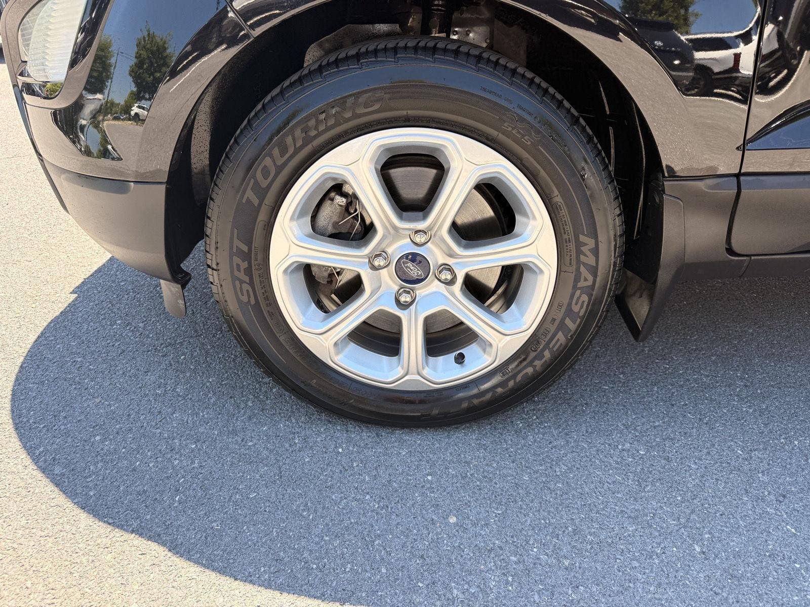 Used 2019 Shadow Black Ford SE image 9