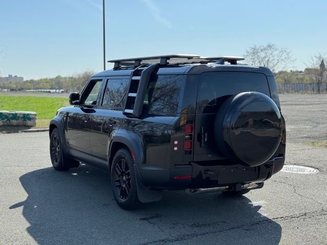 New 2023 Santorini Black Land Rover SE image 3
