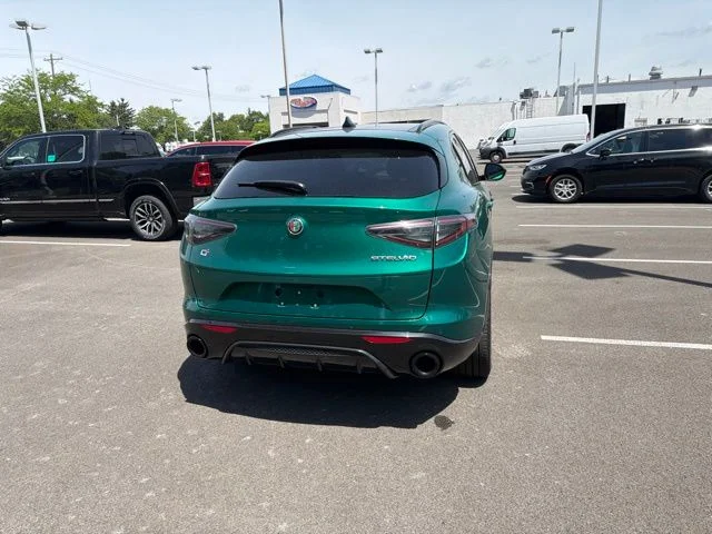 Used 2025 Green Alfa Romeo Base image 4